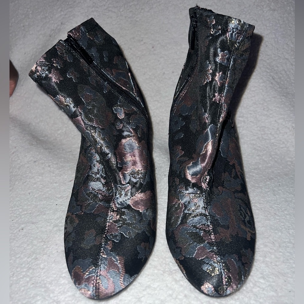 Kenneth Cole Reaction Women’s Floral Print Heeled Booties | Black | - Picture 3 of 10
